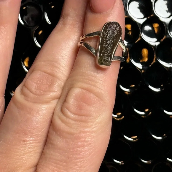 New Moldavite Raw Ring ๐ Size 6 Sterling Silver 925 - Picture 6 of 7